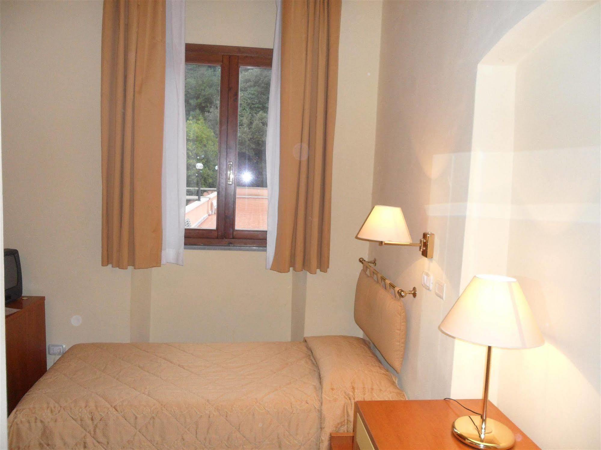 Hotel La Vedetta Livourne Extérieur photo