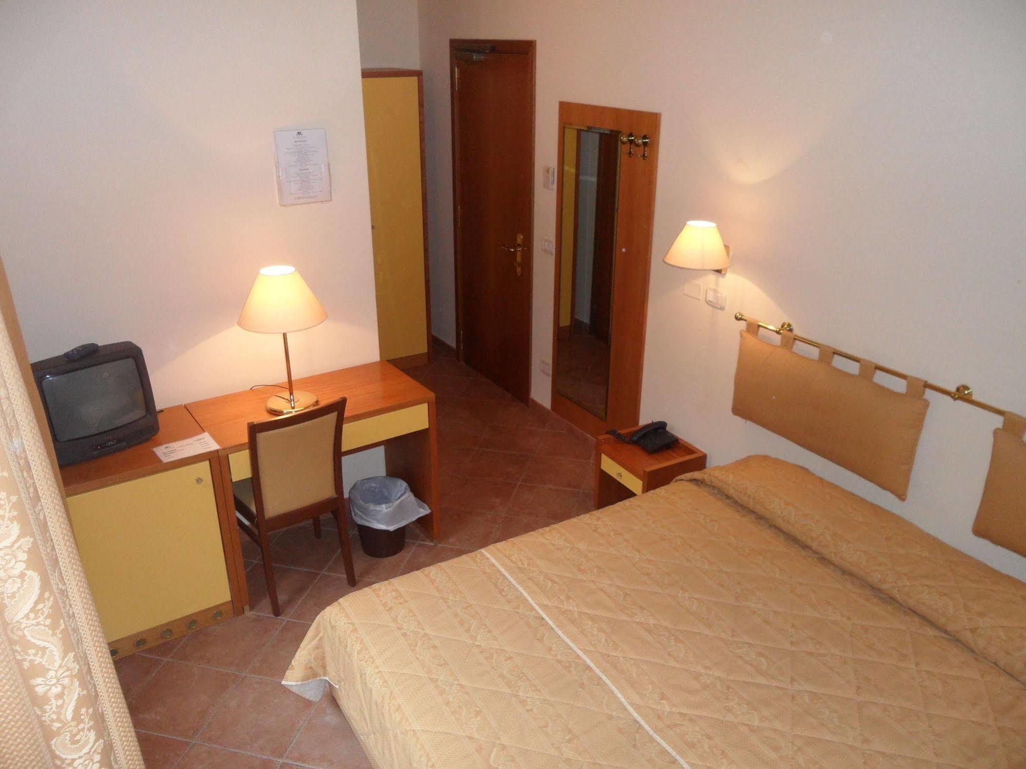 Hotel La Vedetta Livourne Extérieur photo